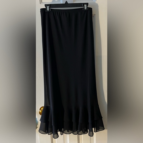 J.B.S. Formal Skirt. Fully-Lined With Rose Embellishment. Size (12) - Picture 2 of 7